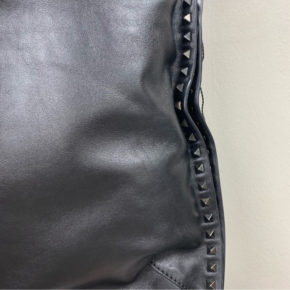 Valentino Garavani black leather Studded tote bag - Picture 2 of 9